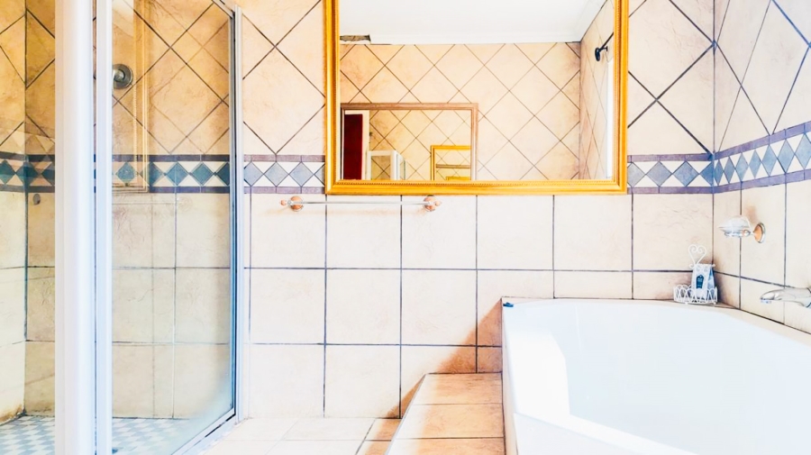 5 Bedroom Property for Sale in Parklands Western Cape